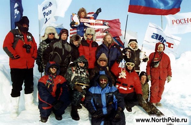 северный полюс : групповая фотография на память у земной оси