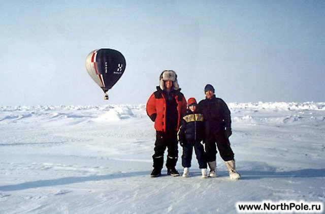 северный полюс : посадка шара на льдину