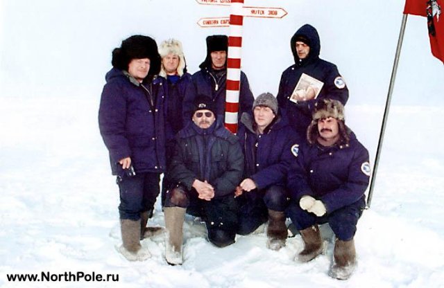 северный полюс : постоянный состав ледового аэродрома - сотрудники Хатангского авиаотряда.