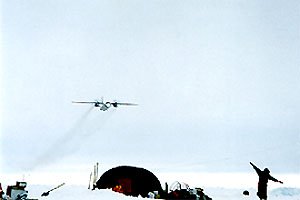 Взлет Ан-26 с ледового аэродрома